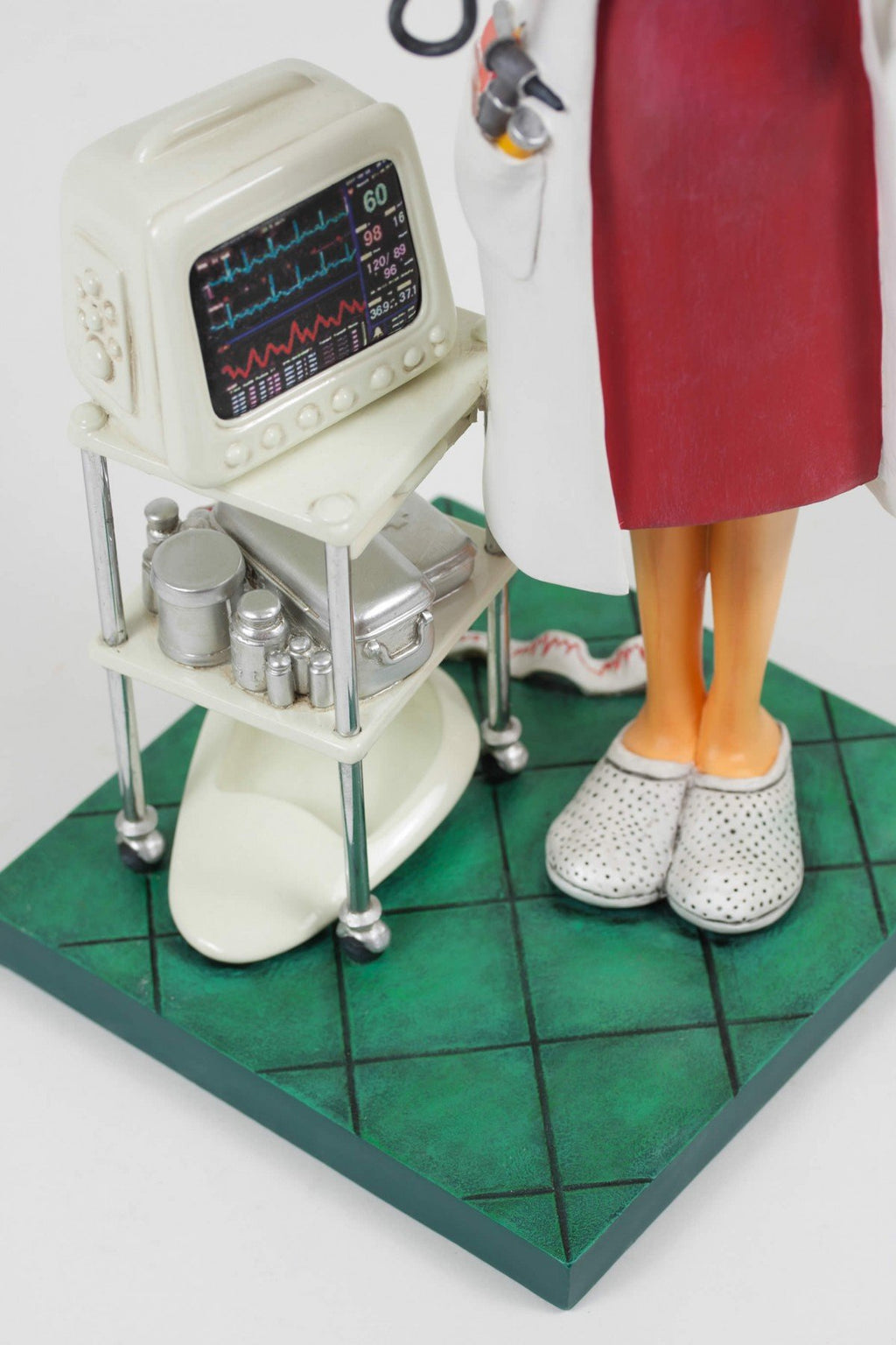 MADAM DOCTOR (MINI)