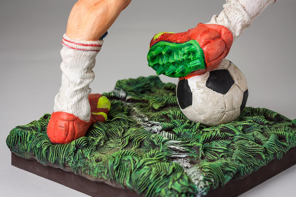 THE FOOTBALL PLAYER (MINI)